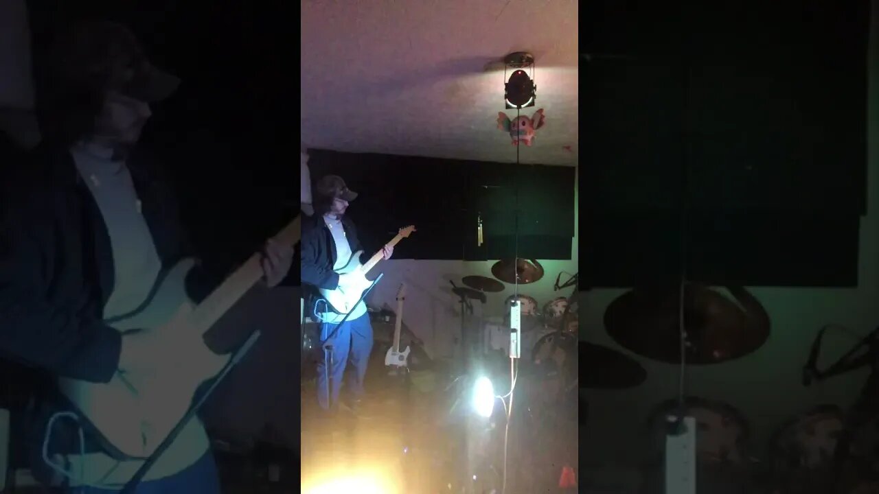 Him Hawwin' during setup