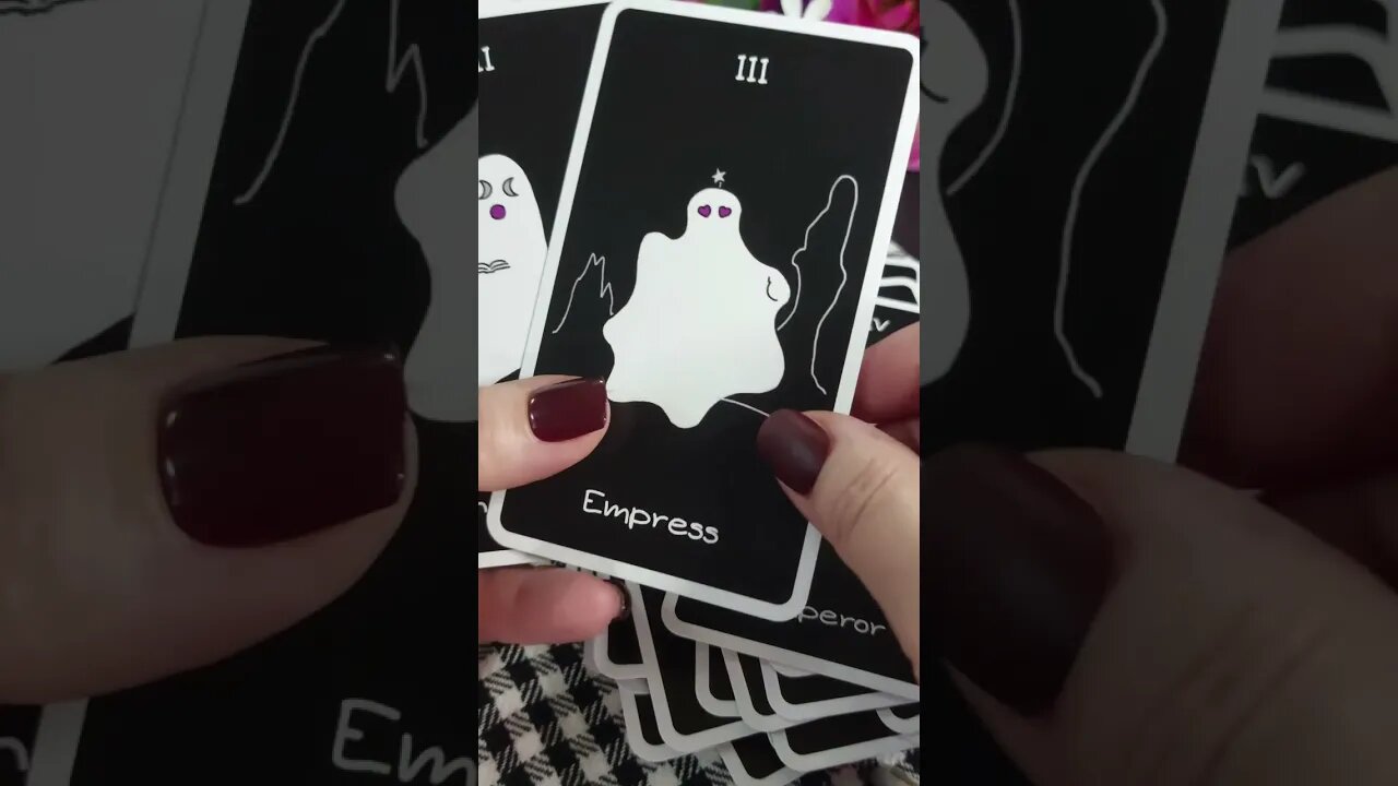 Take a Look at Ghosties Tarot in this Silent Flip-Through #ghostiestarot