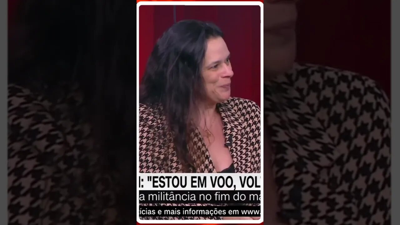 Janaína Pasqual fala que Bolsonaro fez mau ao país, e que não e homem para se líder da oposição.