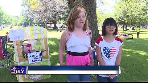 Young entrepreneurs banking money for college
