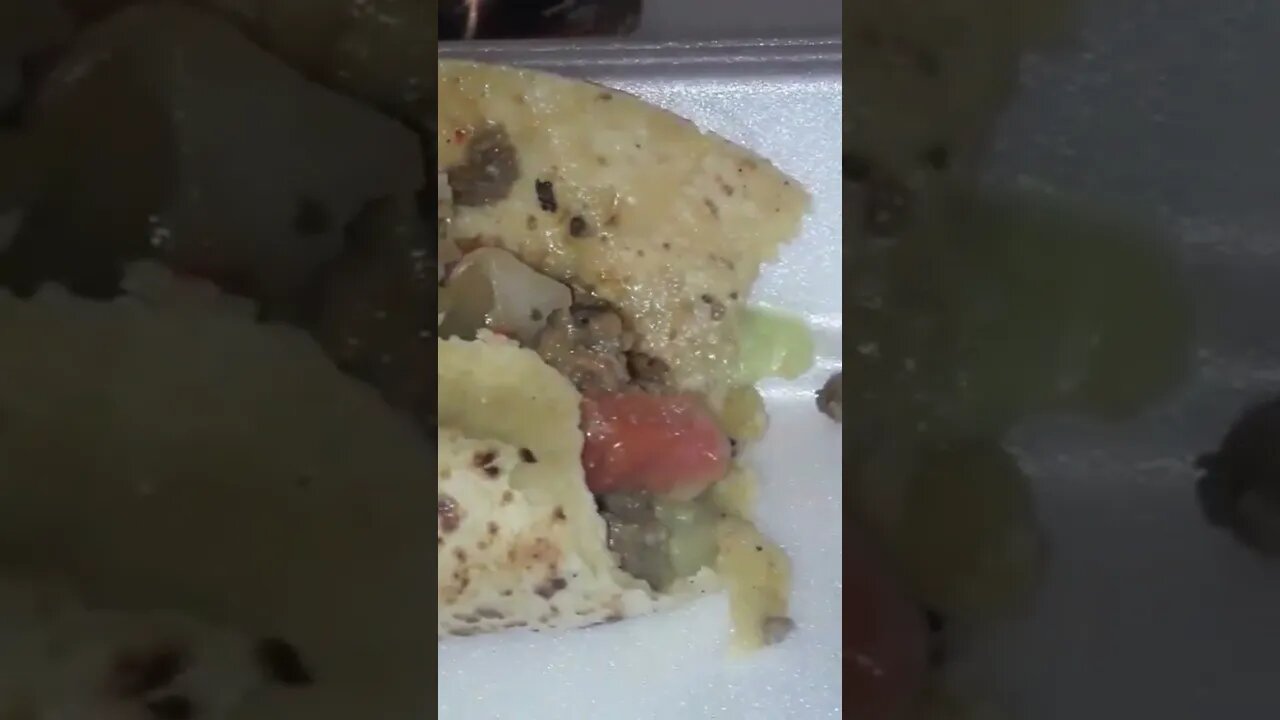 How to taco on the go: a foodie survival guide🌮😀 #shorts