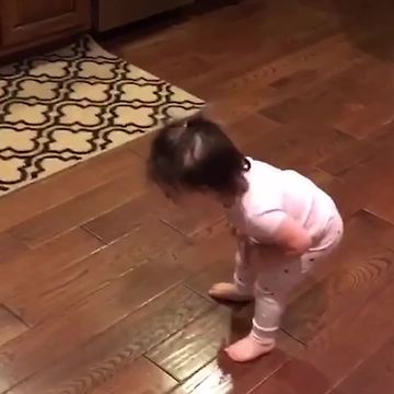 Adorable Tot Girl Laughs At Amazon Alexa’s Silly Joke