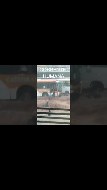 ACONTECE: CORRENTE HUMANA PARA SALVAR MOTOCICLISTA NO DF