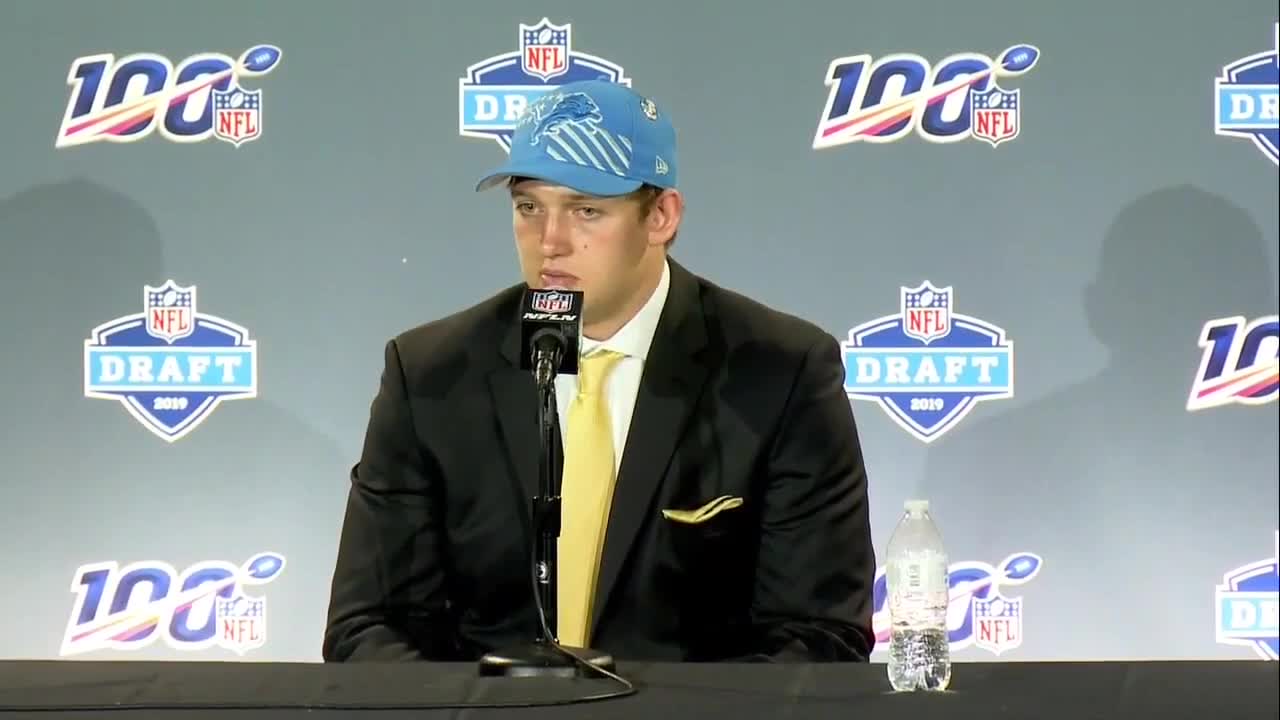 T.J. Hockenson calls Lions QB Matthew Stafford "a great quarterback"