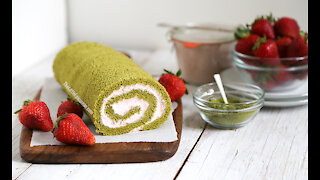 How to make Strawberry & Matcha Swiss Roll Cake