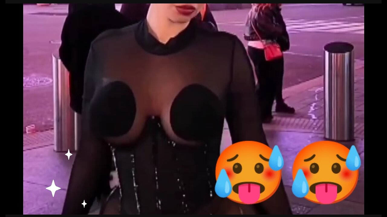 cute baby on street 💕😻 showing her big Ass 🥵💕💕