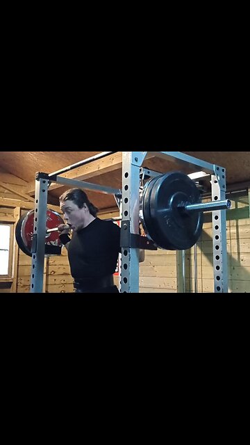 Super Easy 2x4 140 Kgs High-Bar Squat Back-offs. Last Set