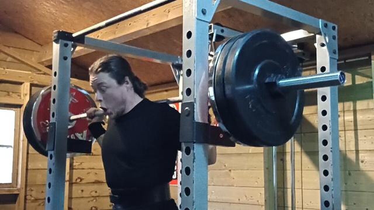 Super Easy 2x4 140 Kgs High-Bar Squat Back-offs. Last Set