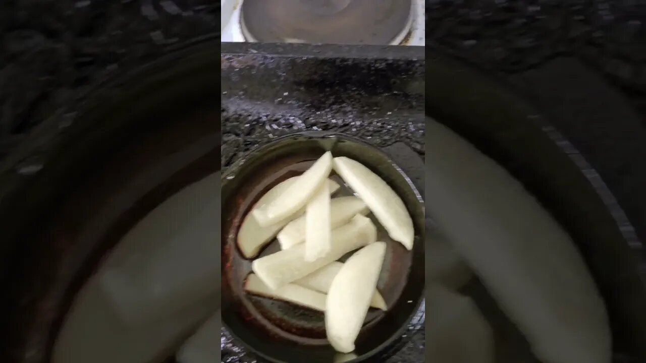 stake pie 🥧 and chips 🍟 for supper 🍽 😋 👌 enjoy