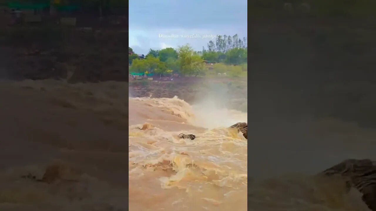 Dhuadhar waterfalls jabalpur Madhya #dhuadhar #mansoon #watefalls #travelingvlog #the_nr_show #vlog