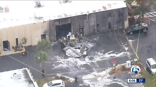 2 dead after small plane crashes in Ft. Lauderdale
