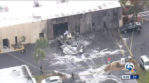 2 dead after small plane crashes in Ft. Lauderdale