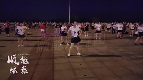 新潮时尚广场舞《我的爱只为你存在》，热情奔放，减压又燃脂！【順能炫舞團】