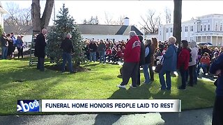 Tree of remembrance in Mentor brings peace to people grieving this holiday season