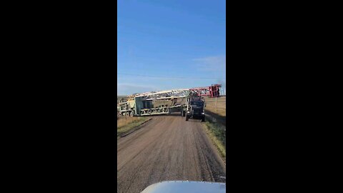 Huge Truck 🚛 maneuver