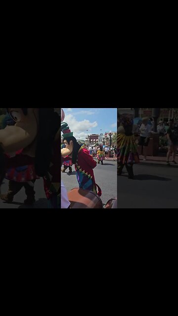 Goofy at Festival of Fantasy Parade at Disney World