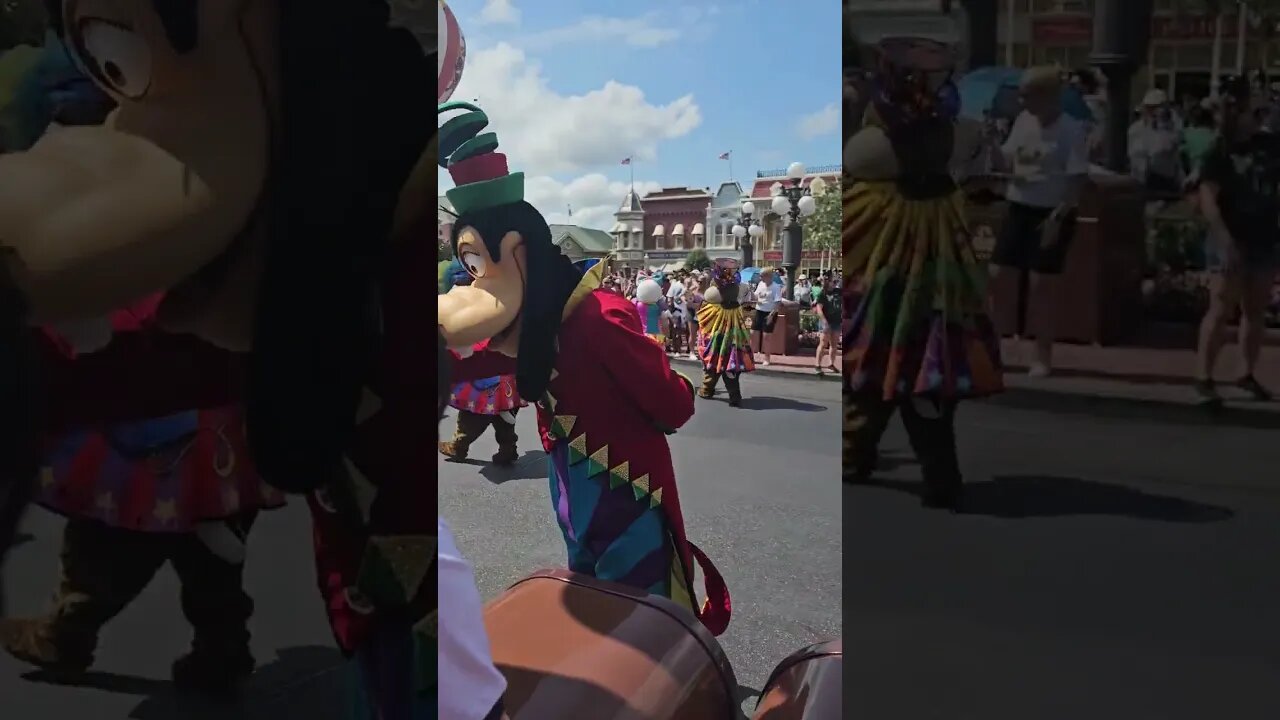 Goofy at Festival of Fantasy Parade at Disney World