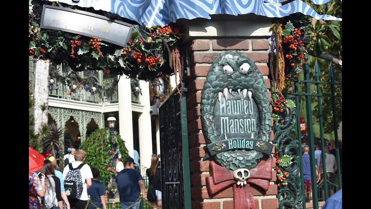 Haunted Mansion Holiday 2018 in 4K low light opening day POV