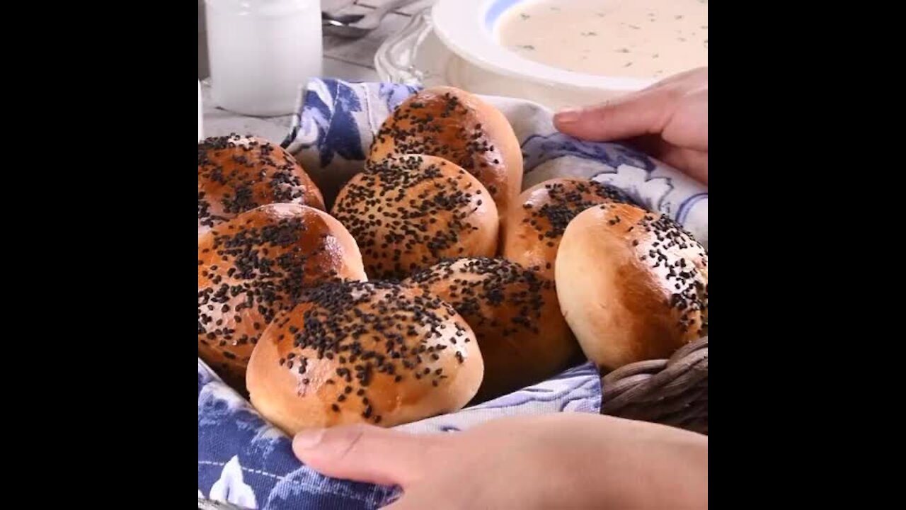 Soft Buns Filled with Cream Cheese