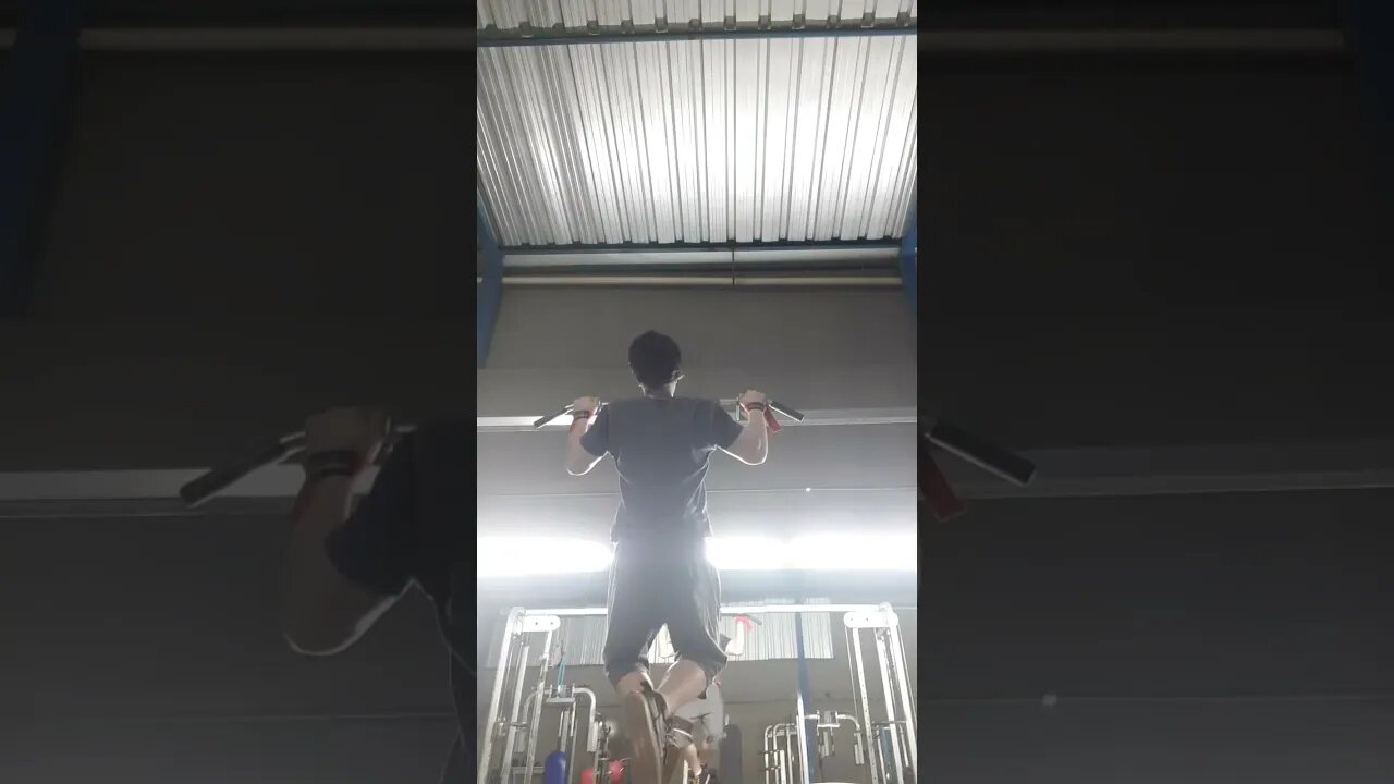 BARRA FIXA UM DOS MELHORES EXERCICIOS PARA COSTAS E FORÇA #shorts