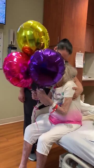 Moffitt Cancer Center staff surprise 86-year-old patient with balloons for birthday