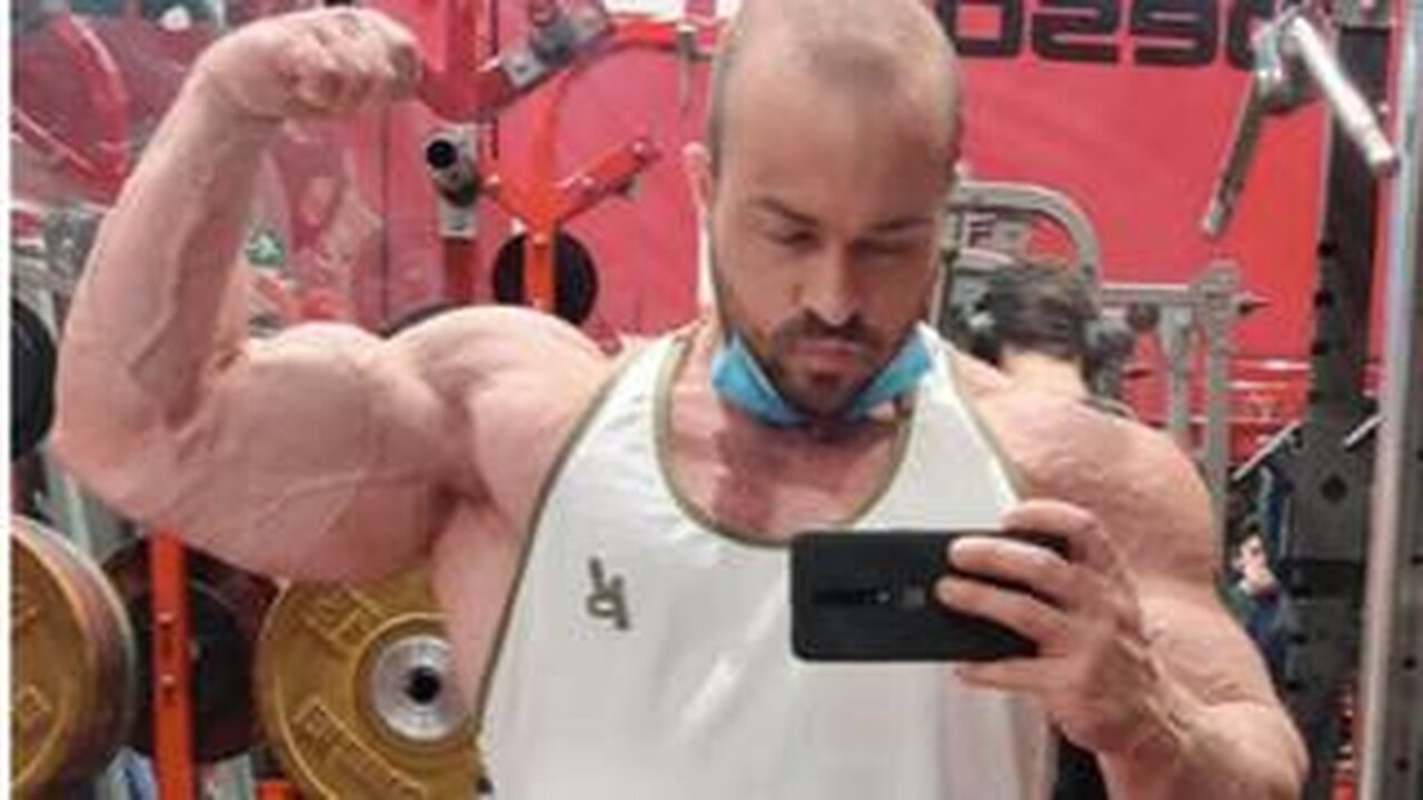 Mystery as vegan bodybuilding influencer Alfredo Martin dies suddenly aged 30 (Nov'23)