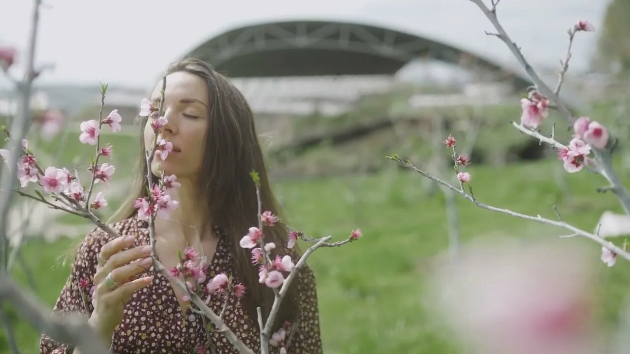 Blooming Beauty: Relaxing Music with Girls and Flowers