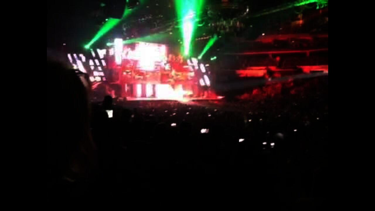 Justin Bieber Charlotte singing Boyfriend 01-22-13