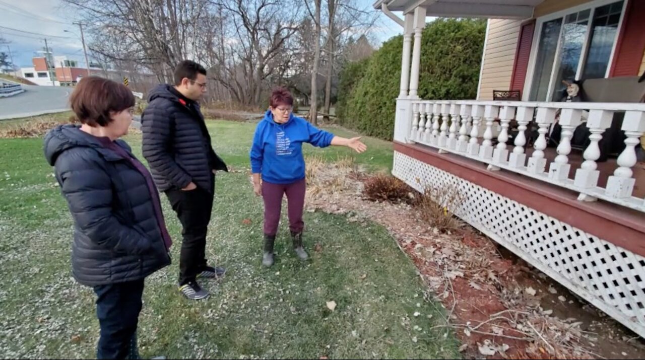 Samuel Poulin constate l'ampleur des dégâts