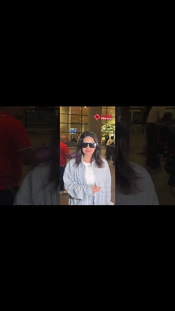 Sunny Leone In Masti Mood With Paps At The Airport 📸✈️ #shorts