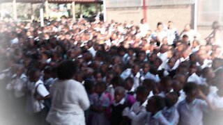 South Africa - CApe Town - Crying, laughter and excitement as 1 million Cape pupils go to school (VideO) (7wi)