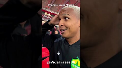 AMADO: Deyverson recebeu o carinho da torcida colorada após partida entre Inter e Cuiabá