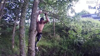 Virkelighedens Tarzan viser sine evner