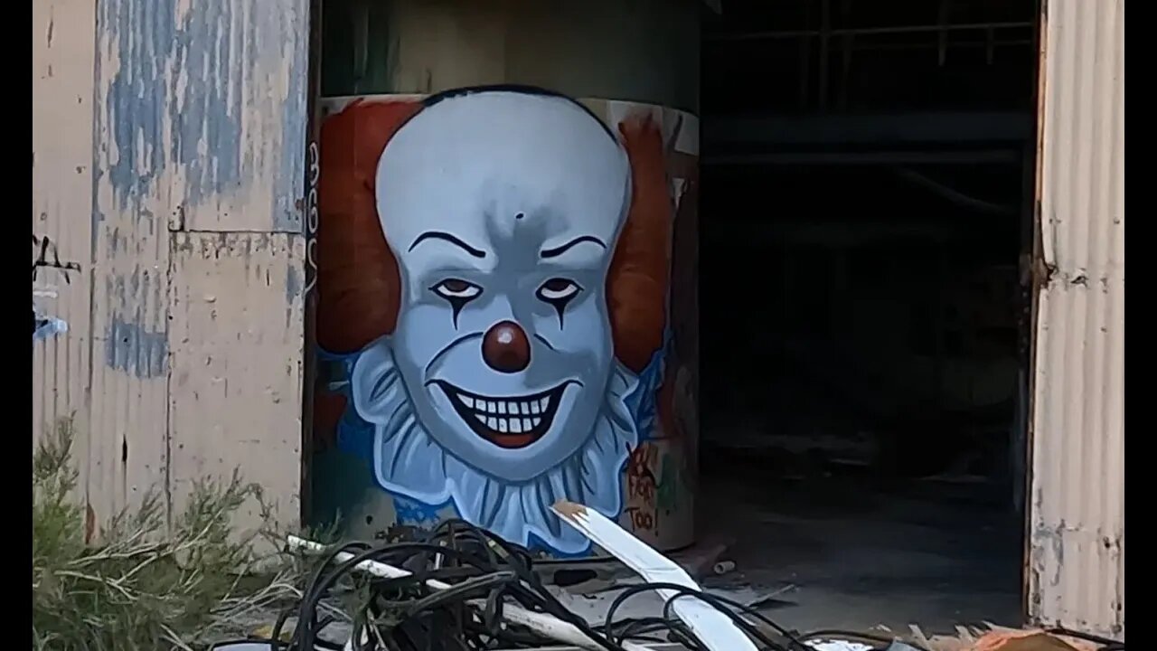 CREEPY CLOWN!