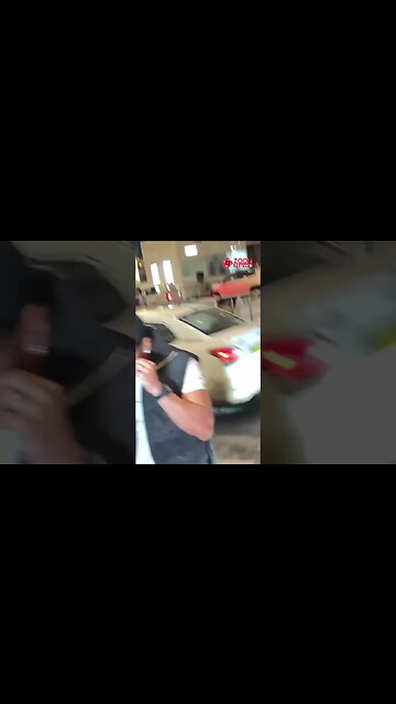 Ranveer Singh looks dashing as he gets papped at the airport🤩💖📸