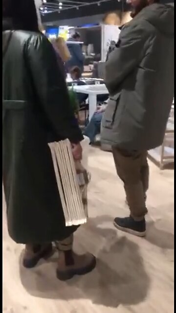 Long queues have accumulated in JYSK stores after the company announced its withdrawal from Russia