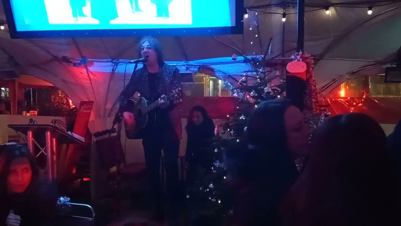 Tim Briffa performs anti-lockdown song at a freedom bar