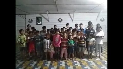 Orphans sing 1 Timothy 2:1-2 (Sion Aek Horsik orphanage, Central Tapanuli) - The Bible Song