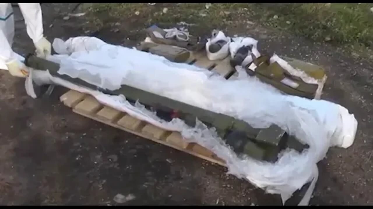 FSB be like footage of the detention of an SBU OFFICER in the Moscow region, 2