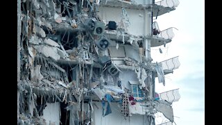 Al menos un muerto en derrumbe de edificio residencial en Miami