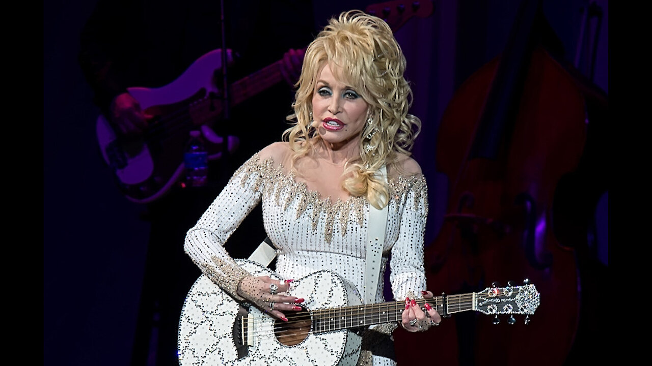 Dolly Parton reveals she 'cried all night' over Elvis Presley dispute