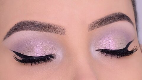 Soft Lilac Winged Liner Makeup Look Tutorial