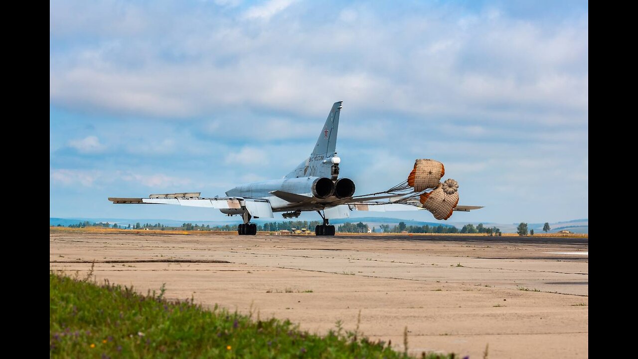 A spectacular landing of Tupolev Tu-22M3,Um pouso espetacular de um Tupolev Tu-22M3