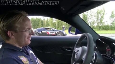 510 HP Mercedes AMG GT S gets TROLLED by 1001 HP Bugatti Veyron 16.4 [4k]