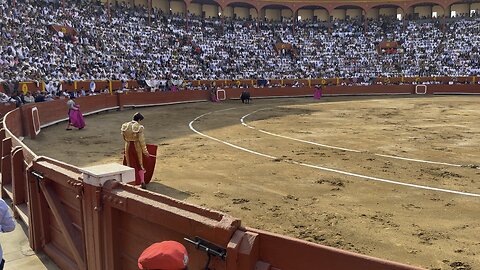 Sebastián Castella con el primero de su lote