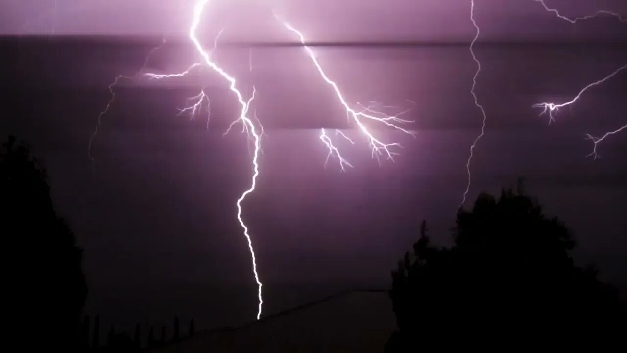 LIGHTENIG THUNDER AND RAIN STORM HUGE/RELAXING / CHILLING/MASSIVE LIGHTENING/IN BACKGROUND