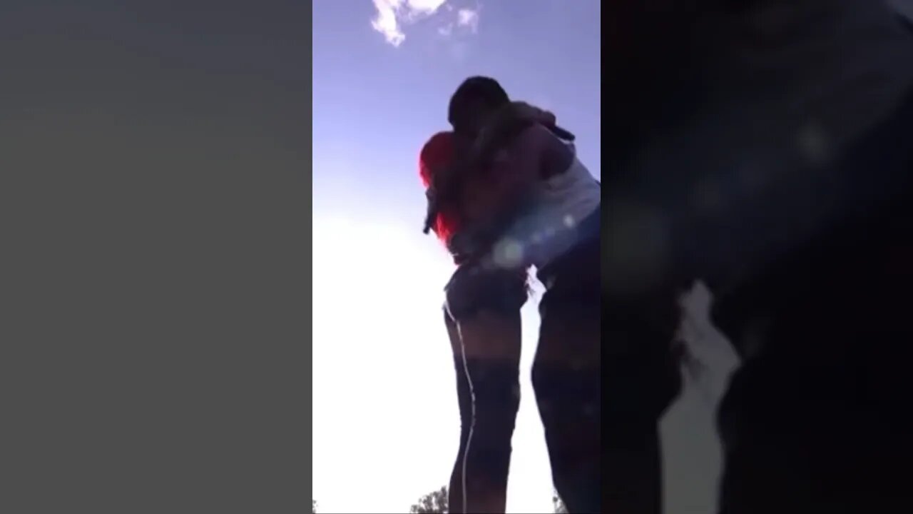 Sexy Redd x Lancey Foux kiss at Wireless festival 😮