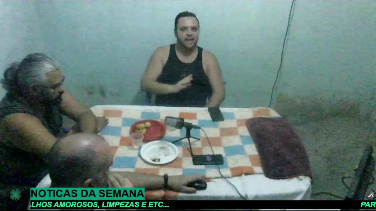 Transmissão ao vivo de 4 FOLHAS