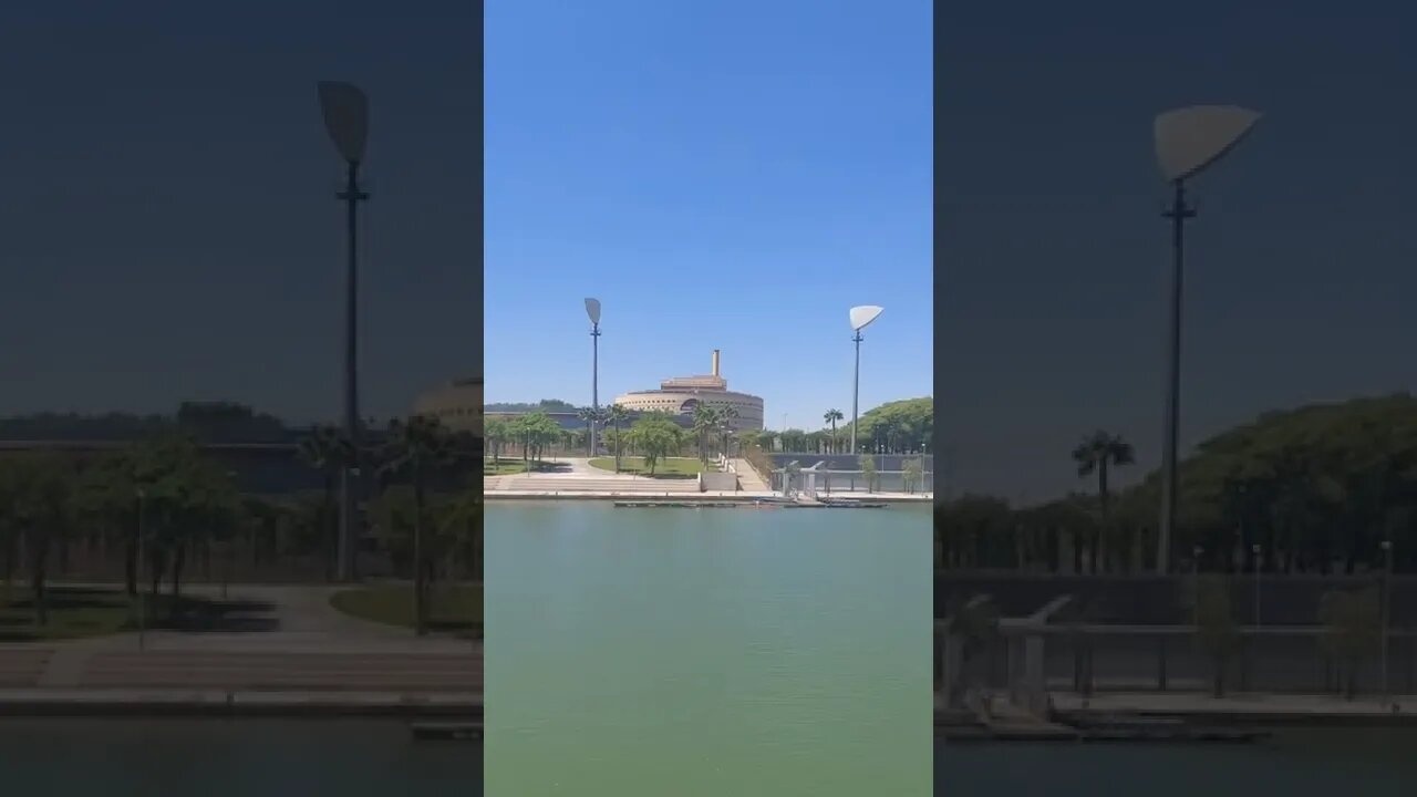 Cruzeiro no Rio Guadalquivir. Sevilha, Espanha.