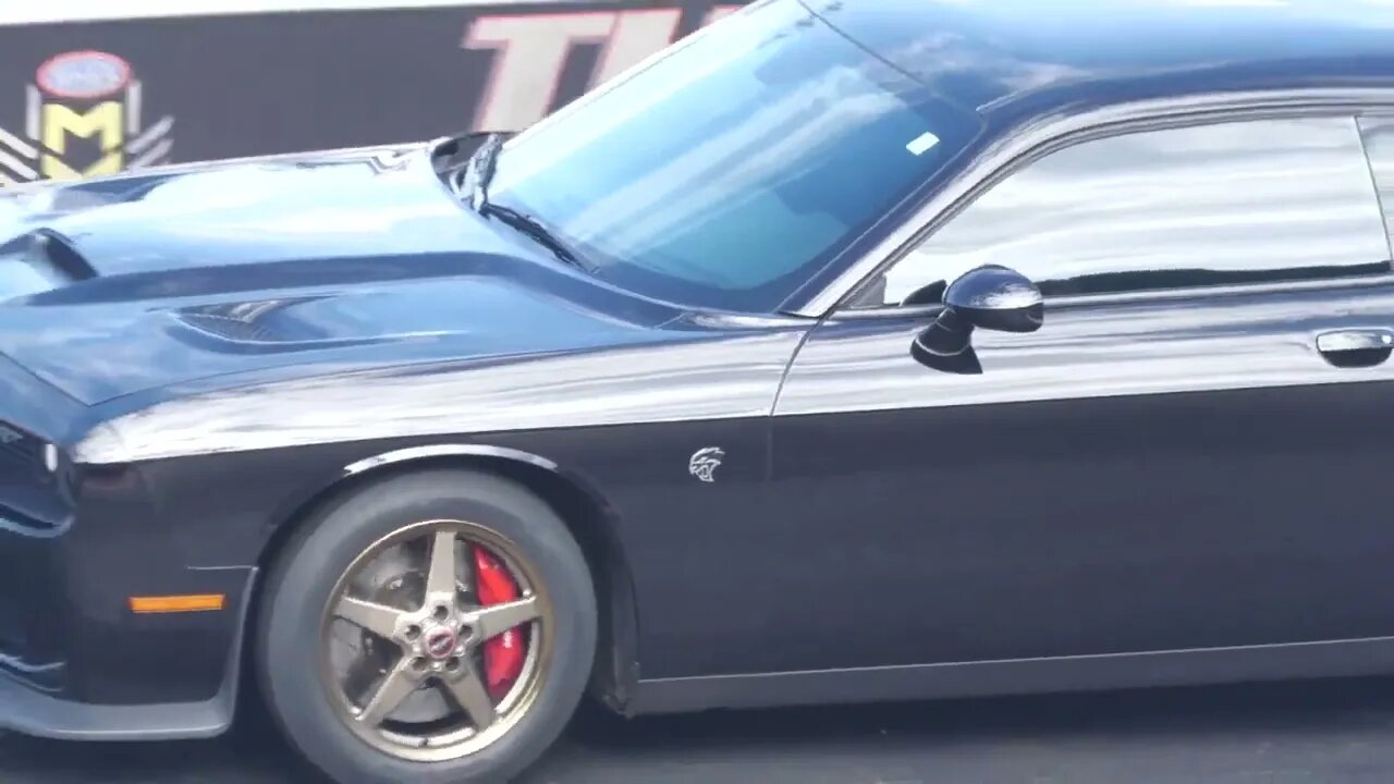 Hellcat vs ZL1 Camaro - drag racing-9